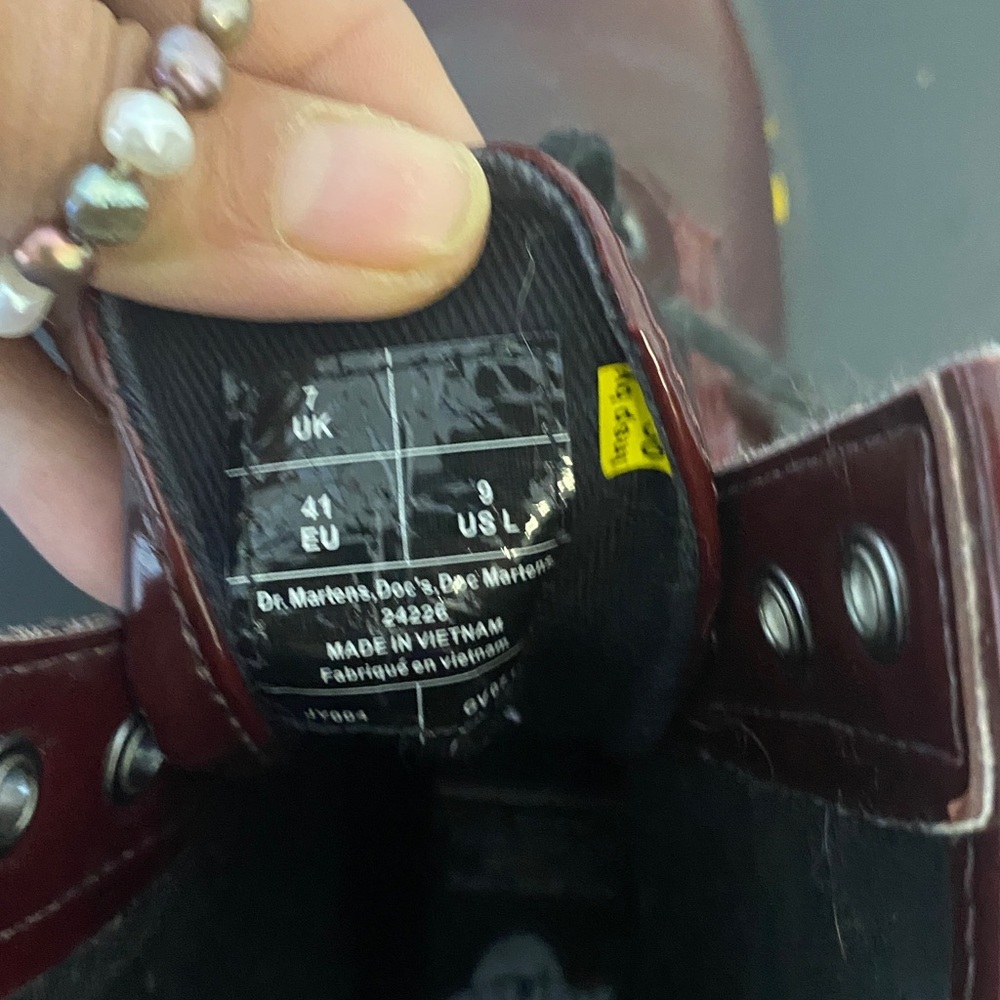 Dr. Martens 1460 Vegan 8-Eye boot in the Cherry Red Cambridge Rub Off color - Picture 5 of 5